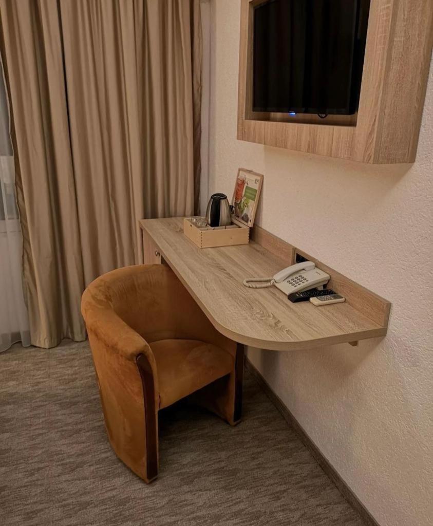 Hotel Ideall Podgorica Luaran gambar
